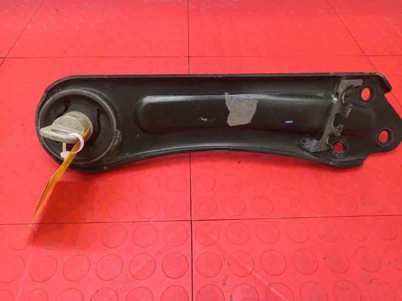 2016 Chrysler 200 Lower Control Arm Rr