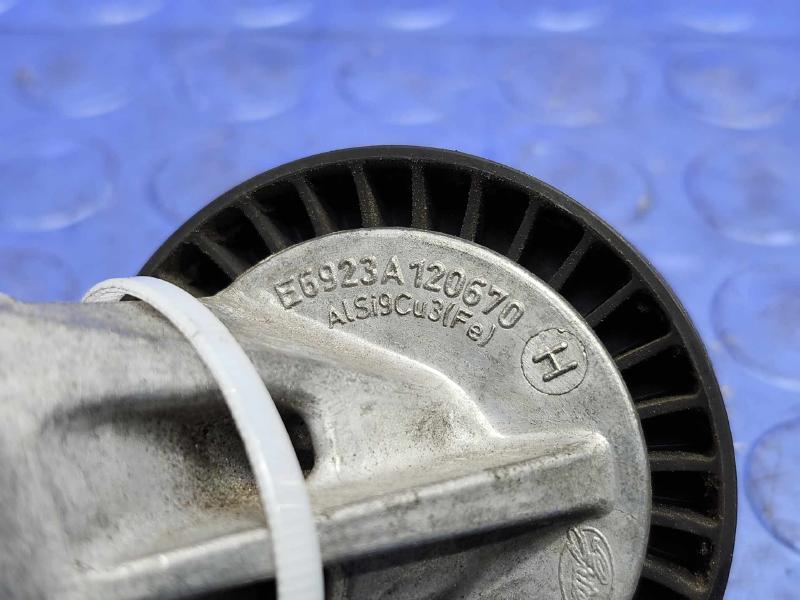 2013 Volkswagen Beetle Engine Belt Tensioner