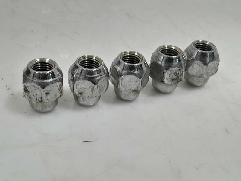 2018 Hyundai Elantra Lug Nuts