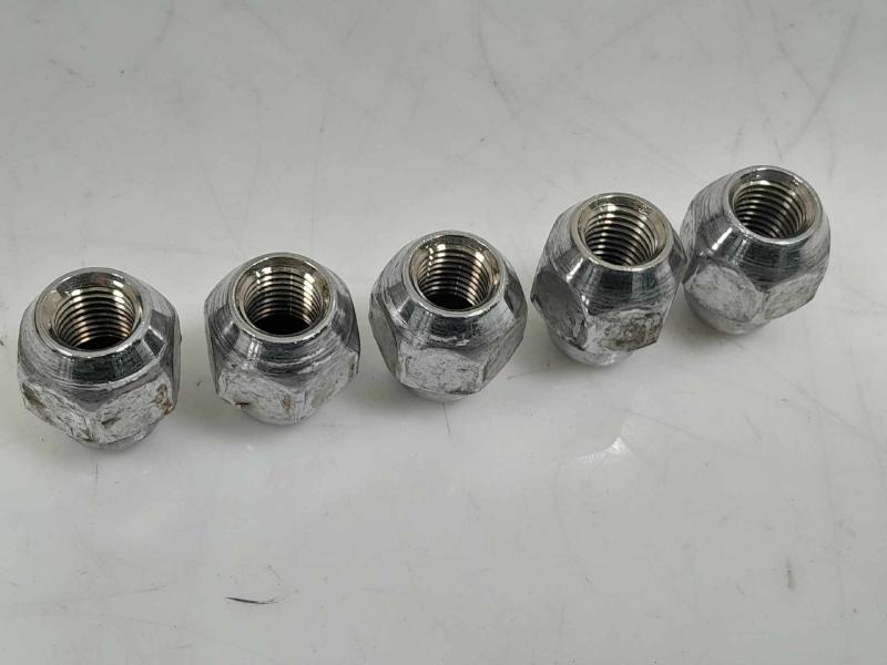 2018 Hyundai Elantra Lug Nuts