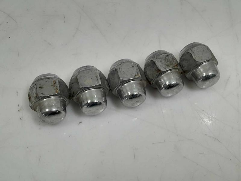 2018 Hyundai Elantra Lug Nuts