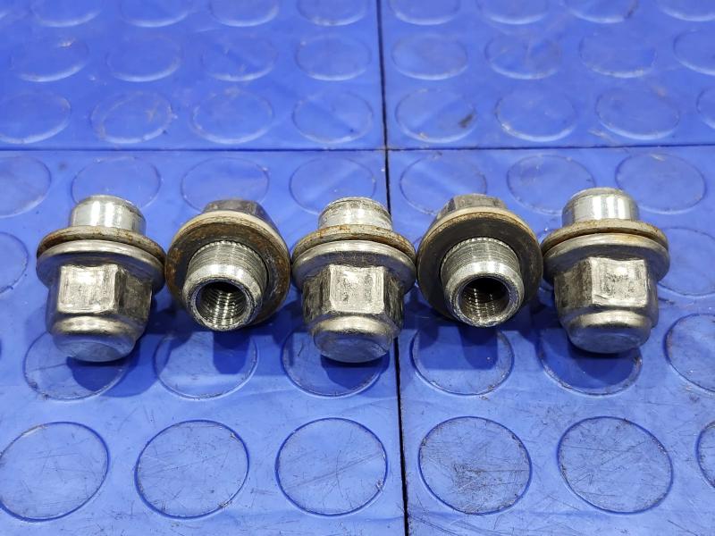 2011 Toyota Camry Lug Nuts