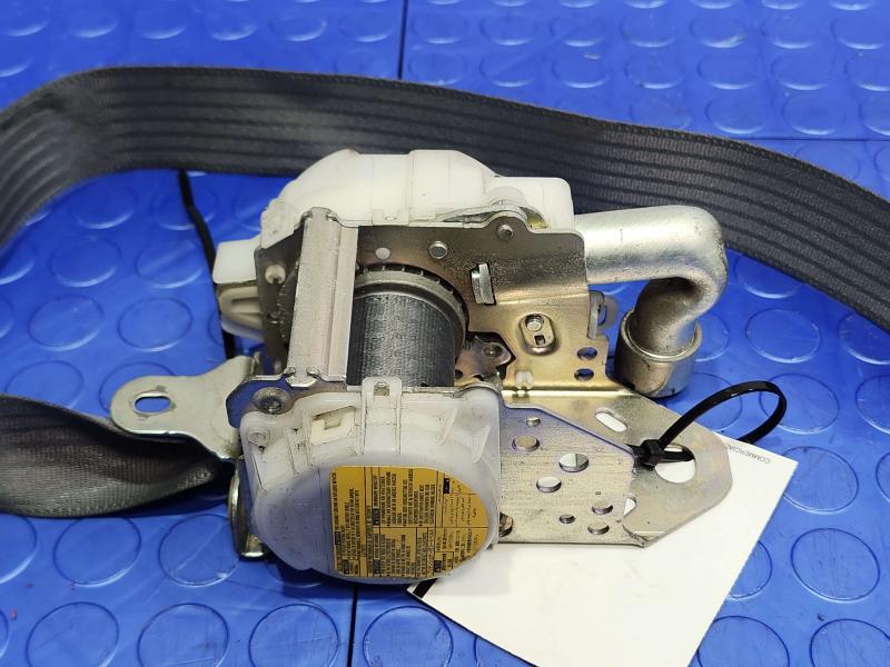 2010 Toyota Prius Front Seat Belt