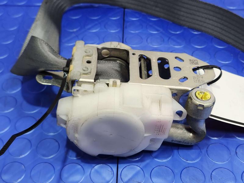 2010 Toyota Prius Front Seat Belt