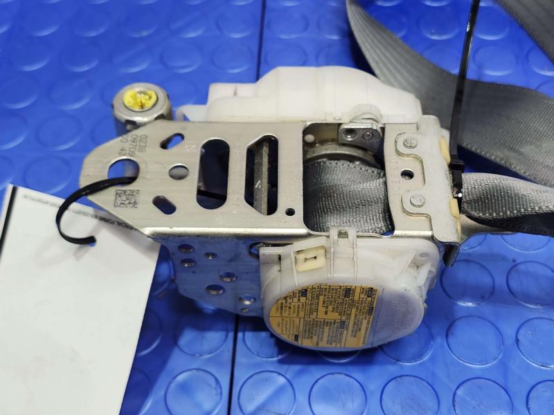 2010 Toyota Prius Front Seat Belt