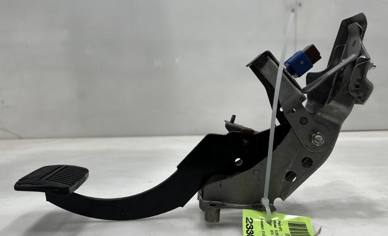 2013 - 2016 Subaru XV Crosstrek Brake Pedal Assembly OEM