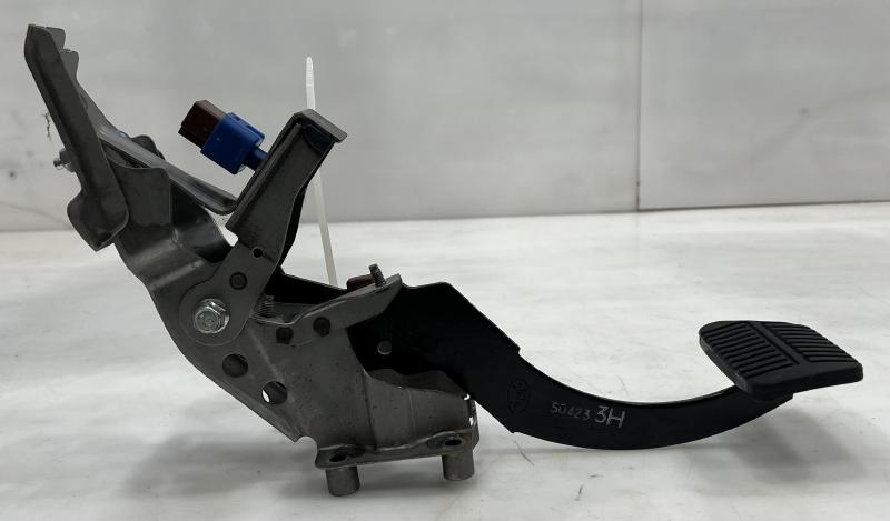 2013 - 2016 Subaru XV Crosstrek Brake Pedal Assembly OEM