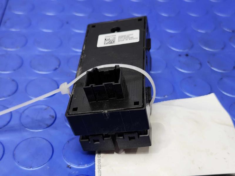 2014 Chevrolet Silverado 1500 Door Switch Front