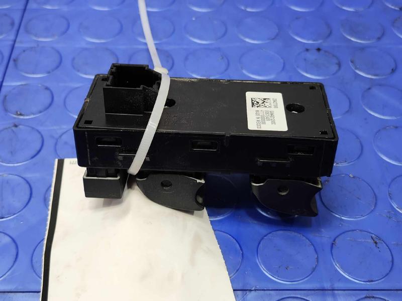 2014 Chevrolet Silverado 1500 Door Switch Front