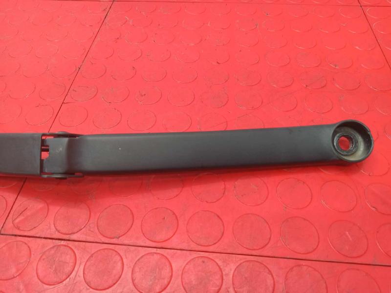 2016 Chrysler 200 Wiper Arm