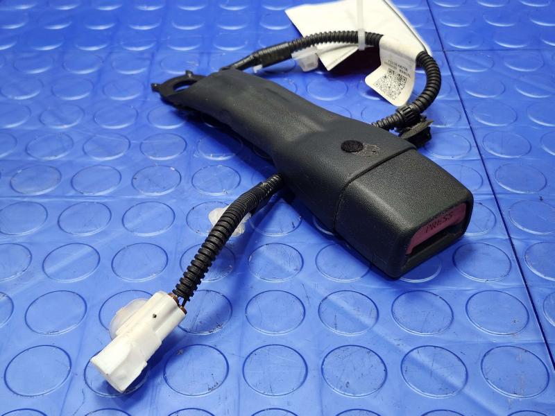 2019 Toyota Camry Front Seat Belt