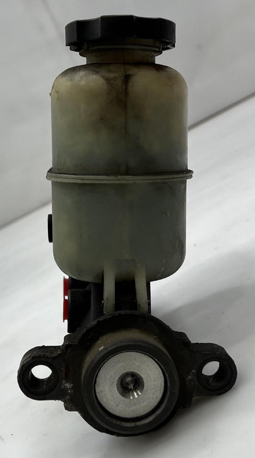 2002 GMC Sierra 1500 Master Cylinder