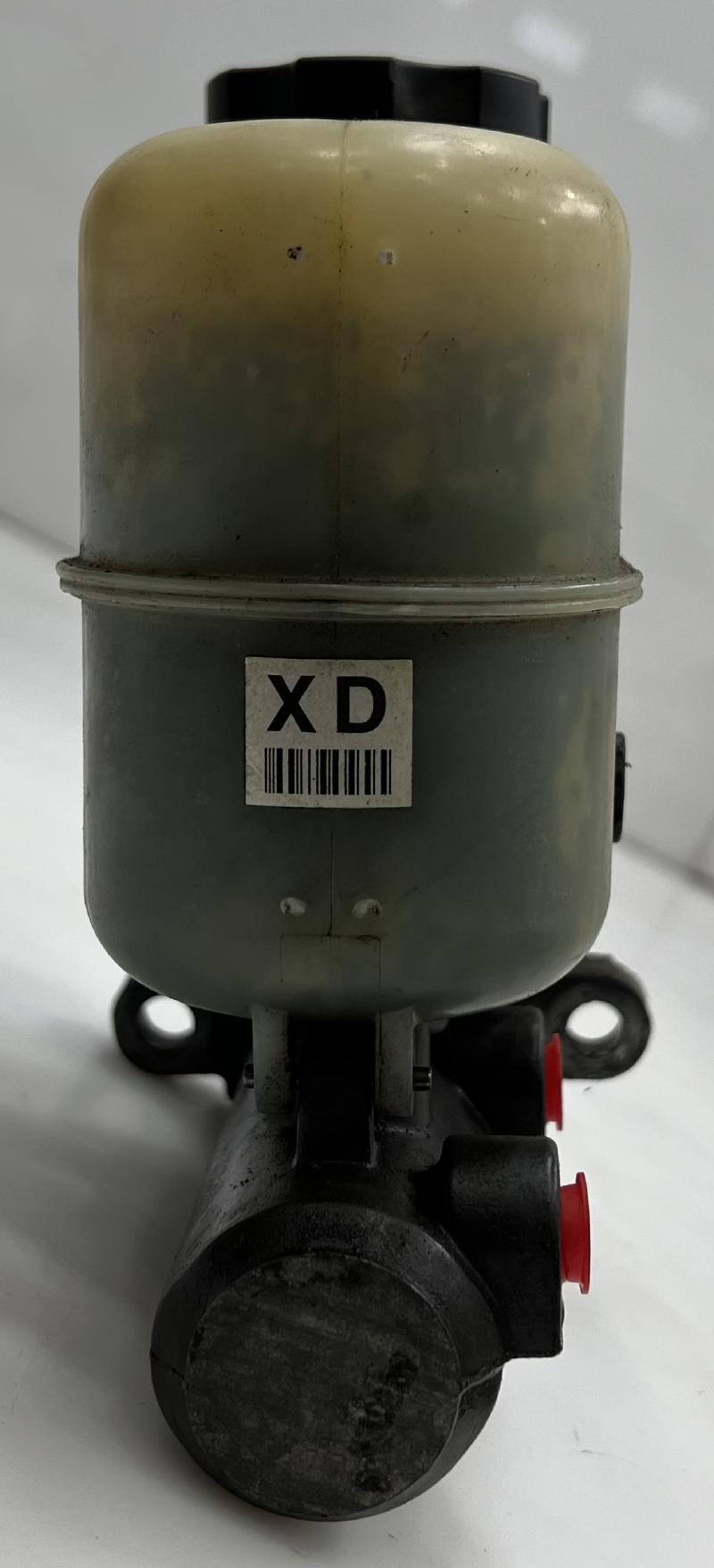 2002 GMC Sierra 1500 Master Cylinder