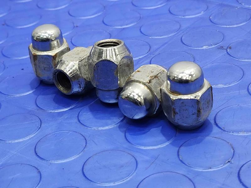 2014 Hyundai Santa Fe Lug Nuts