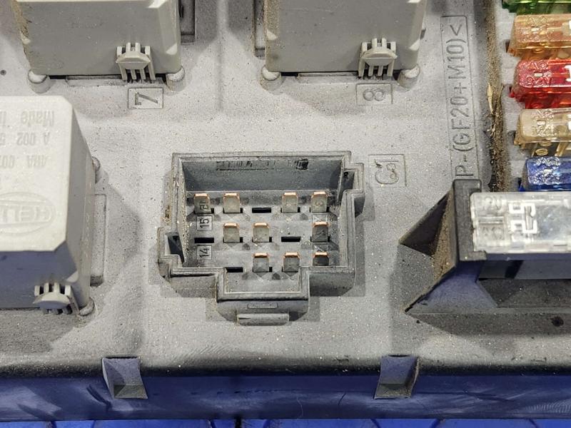 2012 Mercedes Sprinter Engine Fuse Box