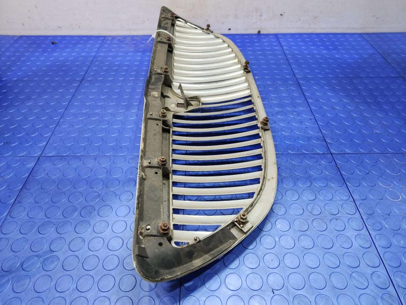 2003 Lincoln Town Car Grille