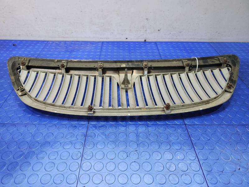 2003 Lincoln Town Car Grille