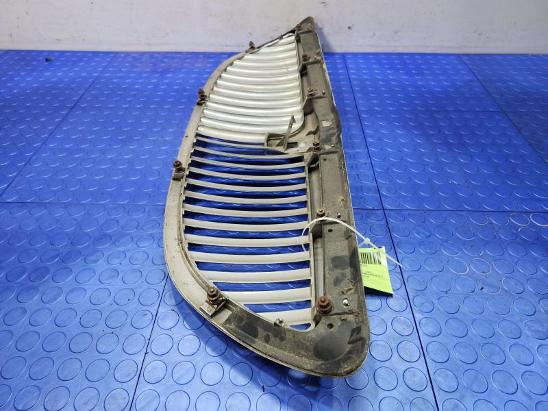 2003 Lincoln Town Car Grille