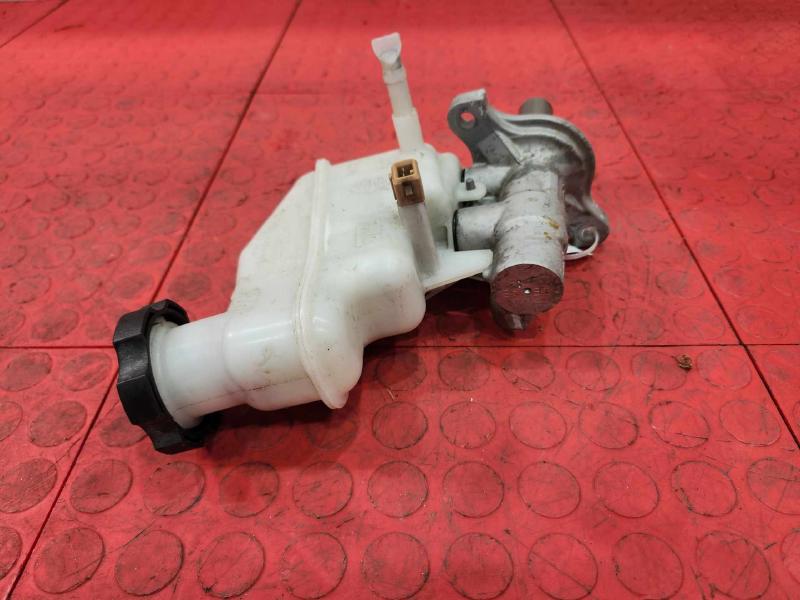 2011-2015 Kia Optima Brake Master Cylinder Assembly Genuine OEM 585102T200