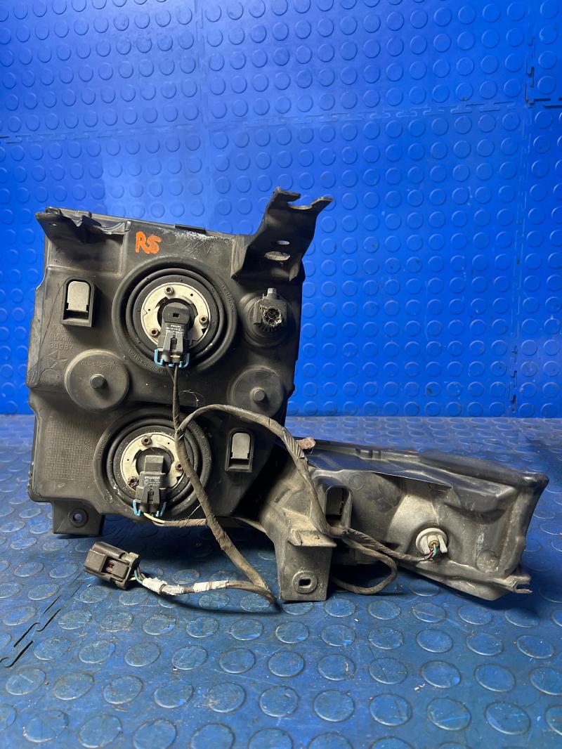 2006 Jeep Commander Headlamp Assembly