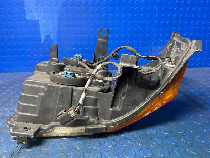 2006 Jeep Commander Headlamp Assembly