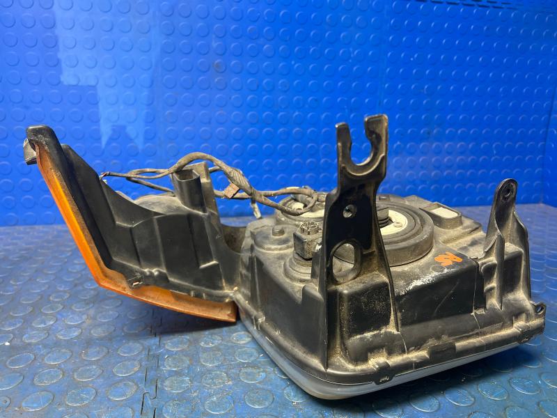 2006 Jeep Commander Headlamp Assembly