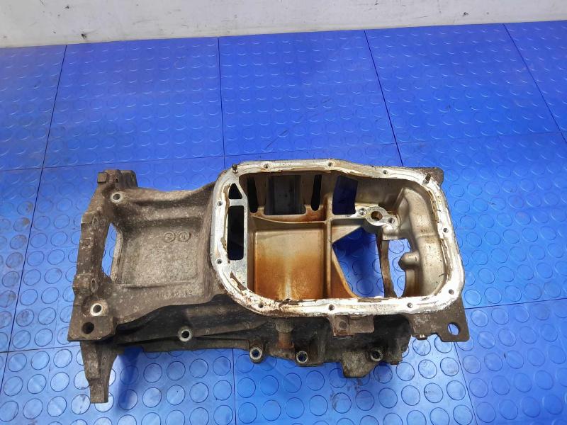2010 Toyota Prius Oil Pan