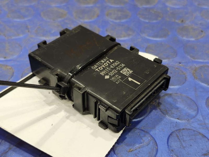 2016-2018 Toyota Prius Network Gateway Control Module OEM 8911147062