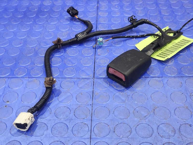 2016 Toyota Corolla Front Seat Belt