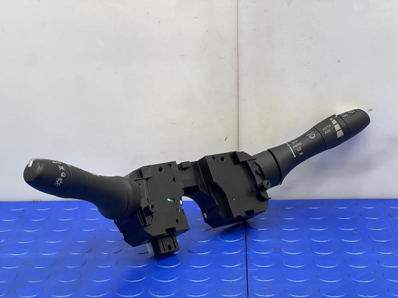 2011 Infiniti QX56 Combination Switch