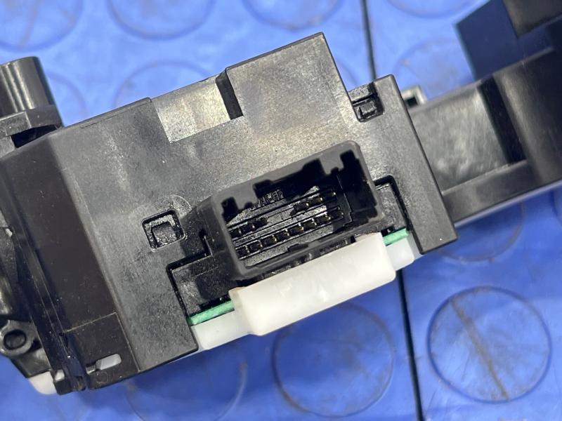 2011 Infiniti QX56 Combination Switch