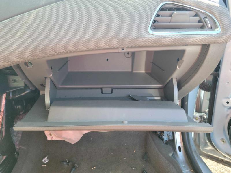 2018 Chevrolet Cruze Glove Box