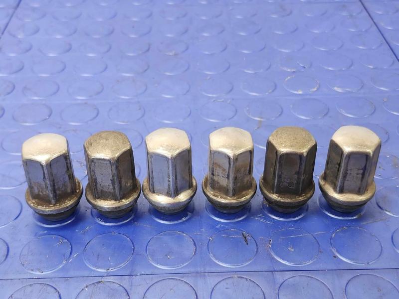 2014 Chevrolet Silverado 1500 Lug Nuts