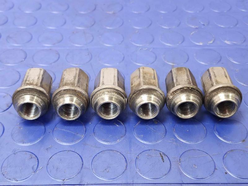 2014 Chevrolet Silverado 1500 Lug Nuts
