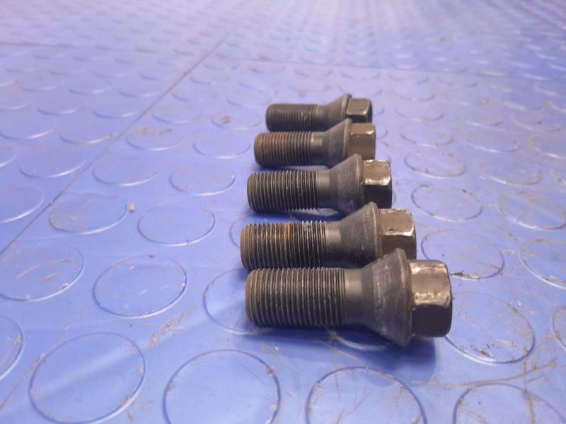 2018 BMW 740I Lug Nuts