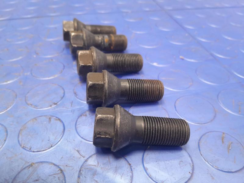2018 BMW 740I Lug Nuts