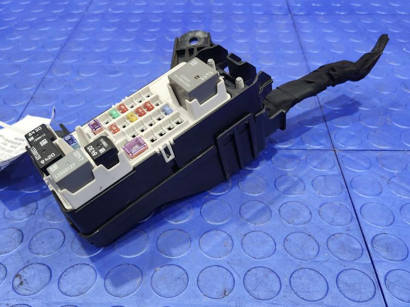 2015-2018 GMC Yukon / Yukon XL Cabin Fuse Box Junction Block OEM 13940427