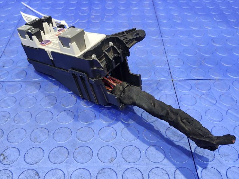 2015-2018 GMC Yukon / Yukon XL Cabin Fuse Box Junction Block OEM 13940427