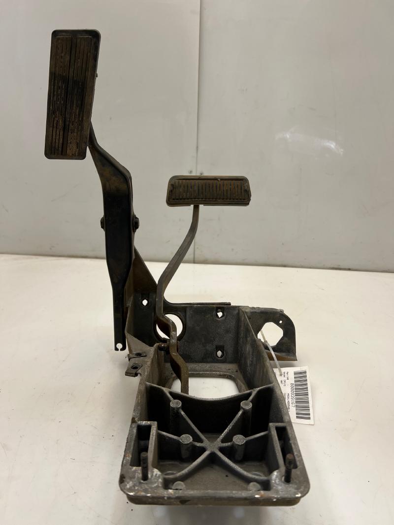 1997 Dodge Ram 1500 2500 3500 Brake Pedal  / Gas Pedal w/ Bracket OEM 52079114
