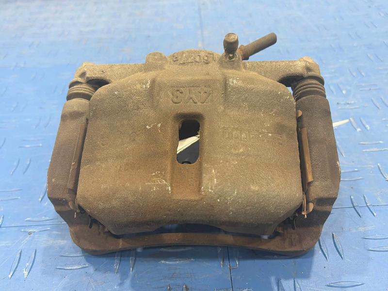 2015 Nissan Rogue Caliper