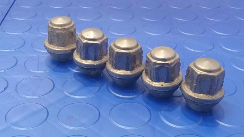2013 Ford Escape Lug Nuts