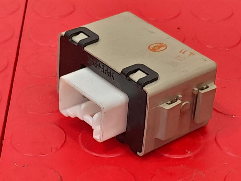 2002-2007 Toyota Sequoia Towing Converter Relay Module OEM 819850C040