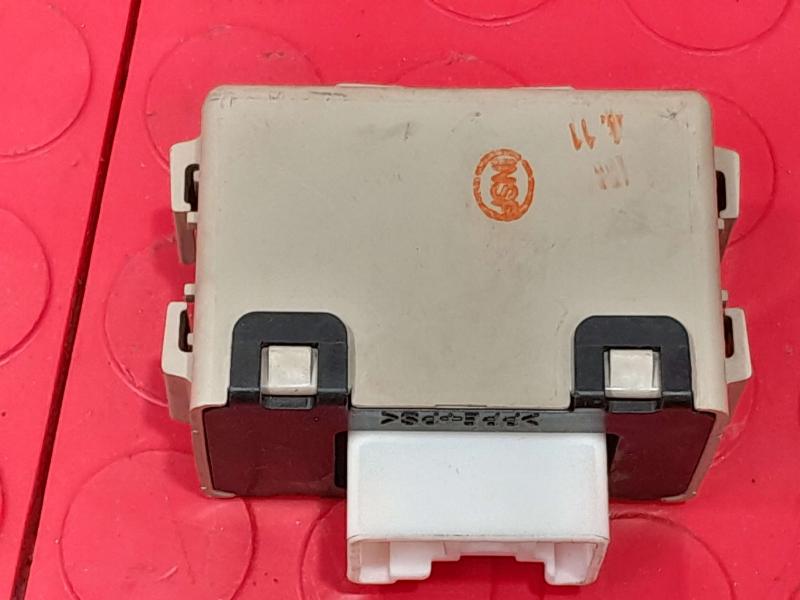 2002-2007 Toyota Sequoia Towing Converter Relay Module OEM 819850C040