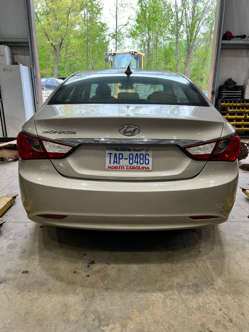 2011 Hyundai Sonata Front Door Regulator