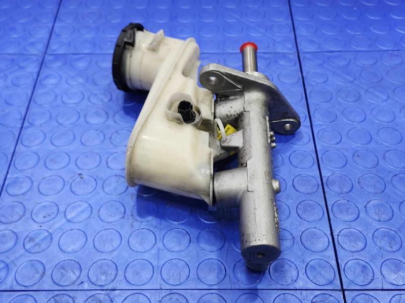 2010-2012 Honda Crosstour Brake Master Cylinder Assembly Genuine OEM 46100TK4A01