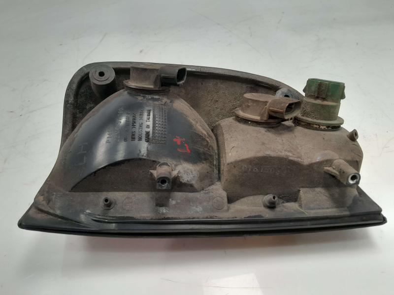1997 Mazda B2300 Tail Light Assembly