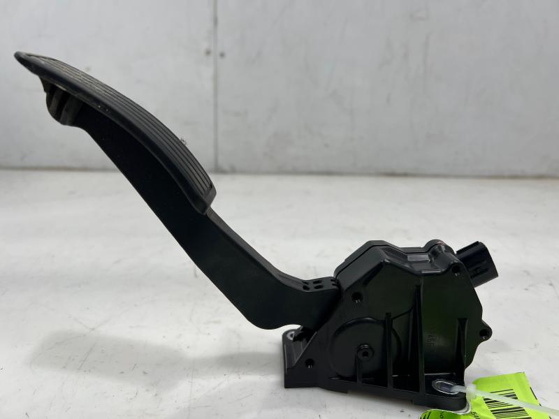 2014 - 2016 Subaru Forester Accelerator Pedal Assembly OEM 36010FJ010