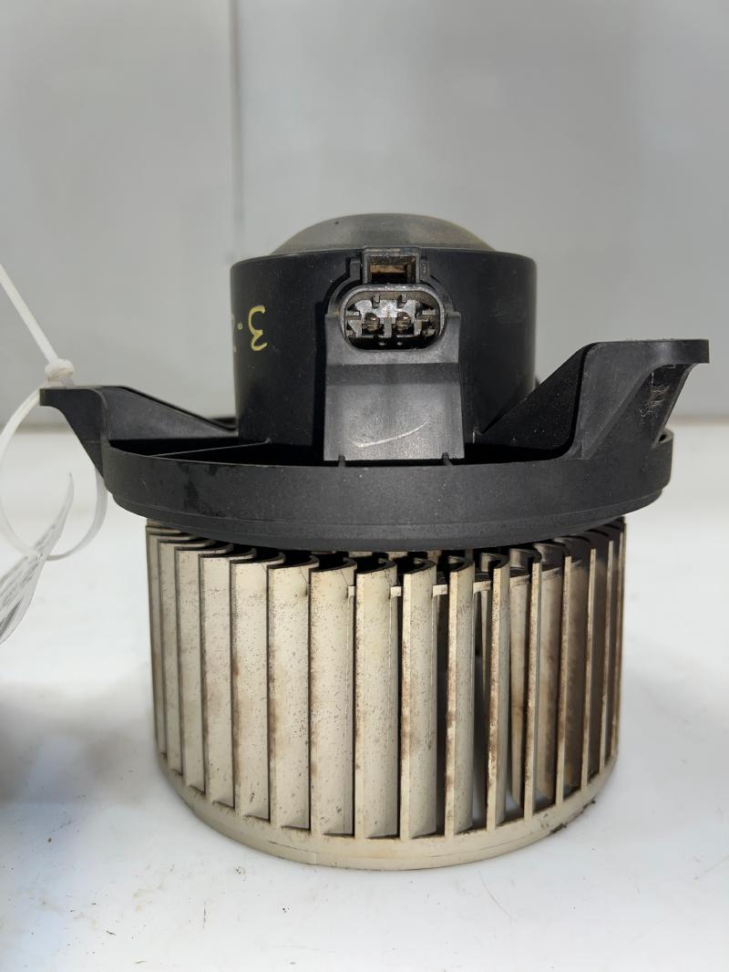 2005 Nissan Frontier Blower Motor