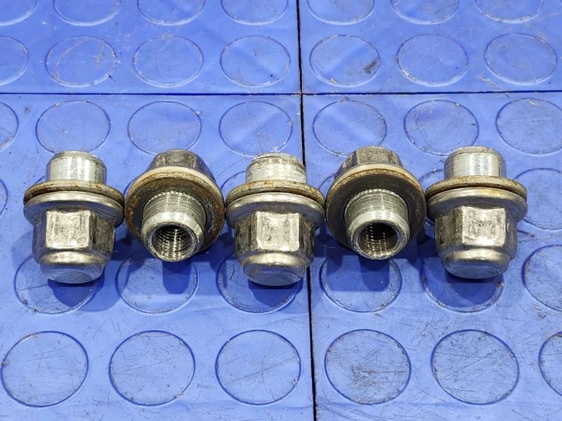 2011 Toyota Camry Lug Nuts