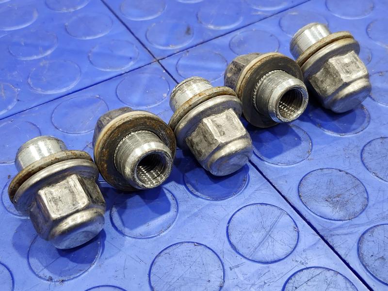 2011 Toyota Camry Lug Nuts